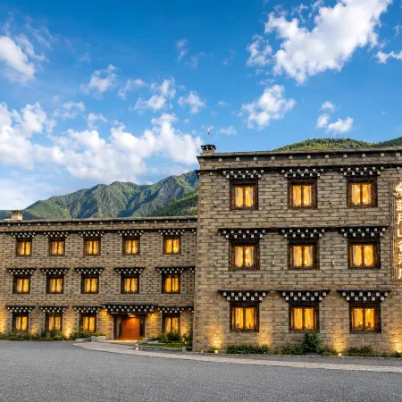 Lanyue Valley Hotel (Daocheng Yading Scenic Area)