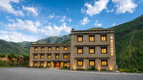 Lanyue Valley Hotel (Daocheng Yading Scenic Area) - غرفة مطلة على الجبل