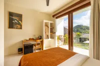 URYAH HOTEL LOMBOK - parking