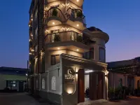 Luckin Hotel Hotels near District 12