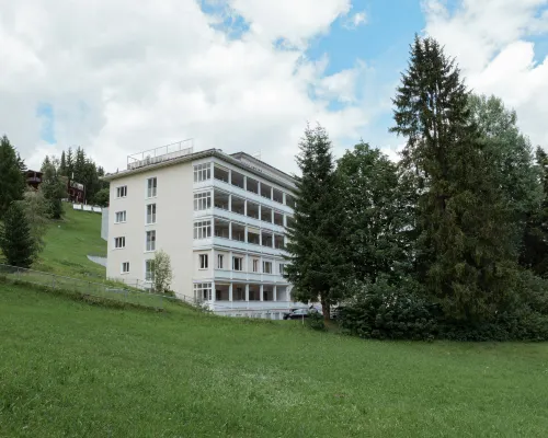 Davos Youth Hostel Hotels near Pischabahn