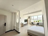 Warm Sun · SunnyHaven | Leisure Homestay (Wudan Bus Station) - parking