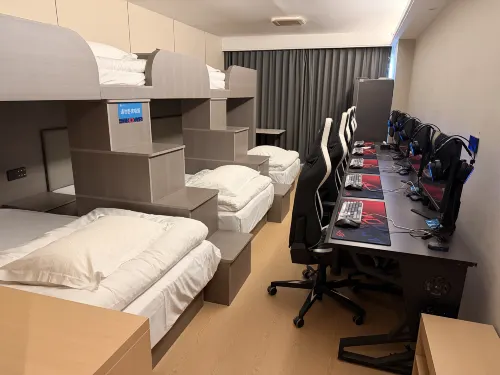 iLove E-Sports Hotel (Longkou Poly Plaza) - Mountain view
