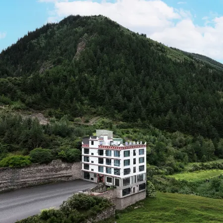 Hanyun Nanting · Oxygenated Mountain View Inn (Altitude 2800m)