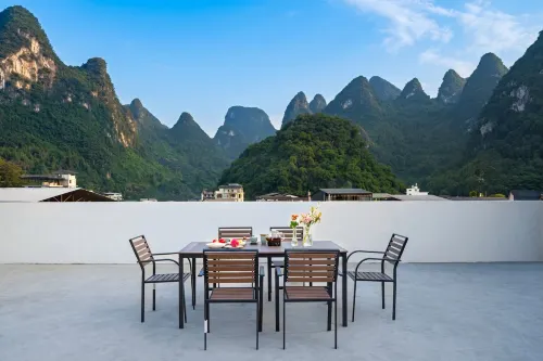 Muyunjian Hotel (Yangshuo 20 Yuan Scenic Area Xingping Ancient Town) - parking