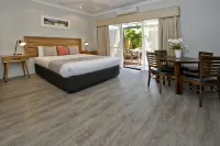 Vintages Accommodation - parking