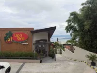 LOLITA'S BED & BREAKFAST LUNCH & DINNER - parking