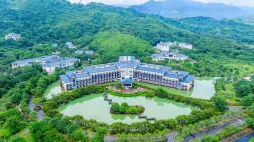 Palace International Hot Spring Hotel - parking