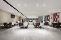 Lavande Hotel (Anqing Taihu Wenboyuan) - parking