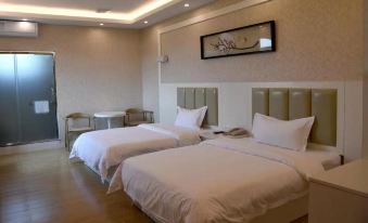 Longmen Yihai Chi Hot Spring Hotel