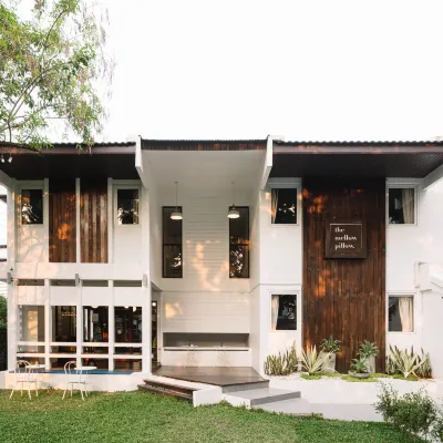 The Mellow Pillow Hotel @ Chiang Mai Gate Hotel dekat Saturday Walking Street