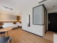Matata Hotel Kota Kinabalu Отели рядом с достопримечательностью «Торговый центр Wisma Merdeka»