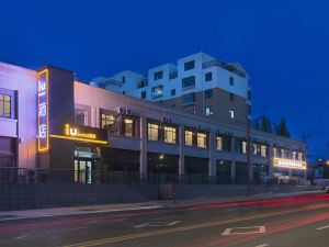 IU Hotel · Taiyuan South Station East Square Store