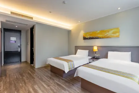 Homeinn Plus Hotel (Linyi Yinan Lishan Road) Отели рядом с достопримечательностью «Yinan Hanmu Museum»