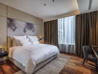 MUU Bangkok, Small Luxury Hotels of the World Отели рядом с достопримечательностью «Тхонг Лор»