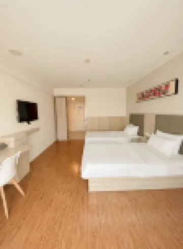 HanTing Hotel ( Chongzhou high-speed rail station)