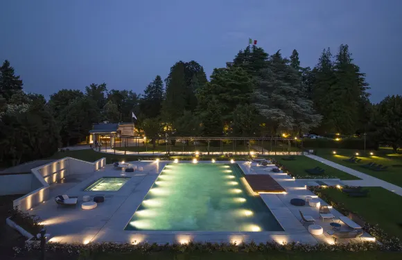 瓦雷澤皇宮大酒店