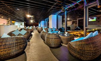 Yarra Ocean Suites Danang