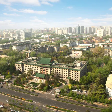 Friendship Hotel Отели рядом с достопримечательностью «Хайдянь»