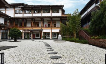 Shiguangyizhan Hotel (Heilongtan Changdao International Tourism Resort Center)