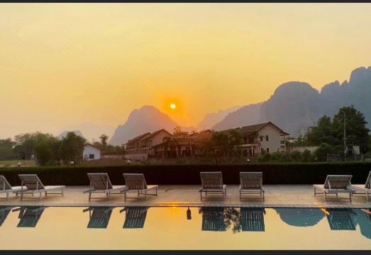 리샤 그랜드 리버사이드 호텔