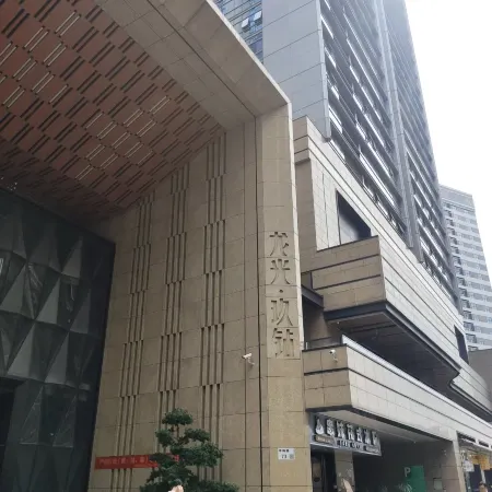 Four Two Home Youth Hostel (Shenzhen North Station Branch)