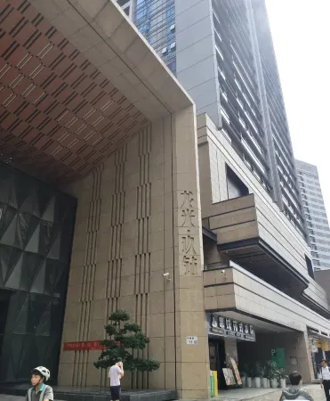 Four Two Home Youth Hostel (Shenzhen North Station Branch)