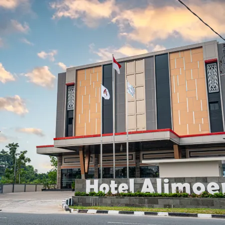 Alimoer Hotel Kubu Raya Отели рядом с достопримечательностью «Памятник Digulis»