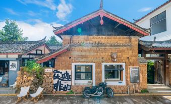 Lijiang Baisha is nothing more than a small Yin light luxury resort hotel
