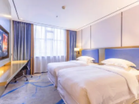 Shihe Hotel Hotels near Xinyang Station