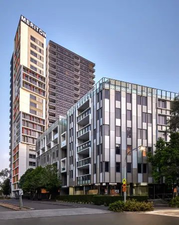 Meriton Suites Zetland Отели рядом с достопримечательностью «Библиотека Грин сквер»