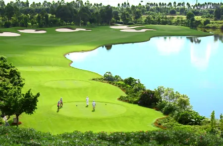 Zhuhai Jinwan Golf Hotel (Jinwan Huafa Shangdu Branch) Отели рядом с достопримечательностью «Zhuhai City Polytechnic»