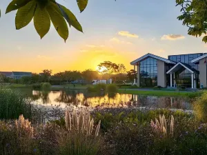 Shanghai Donghejiugu Oxygen Land Co.,Ltd. East Farm Resort Villa Branch
