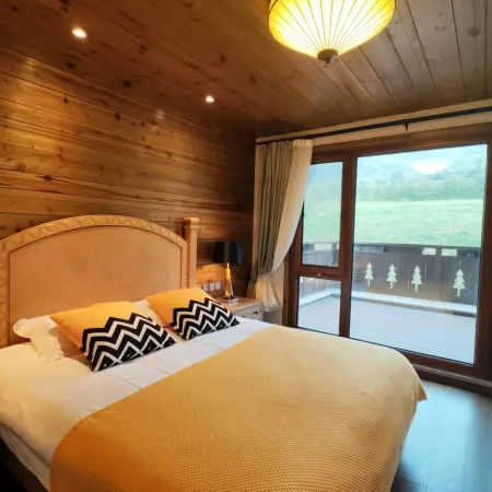 Haituo Valley Guzhurenjia Light Luxury Homestay Hotel