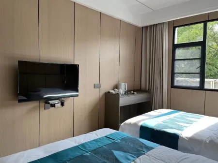 Worry-free hotels Отели рядом с достопримечательностью «Qu Yuan's Hometown Cultural Tourism Zone»