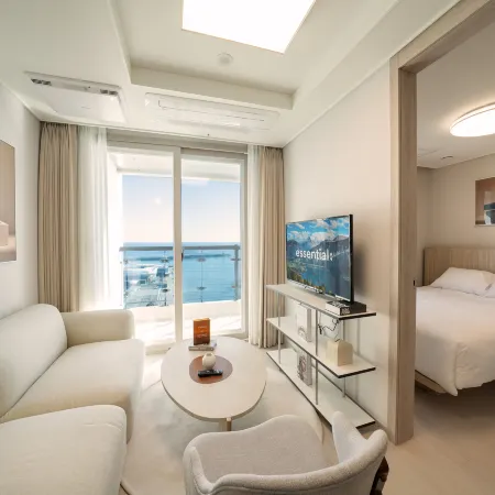 UH FLAT THE SOKCHO Отели рядом с достопримечательностью «Daepohang Port»