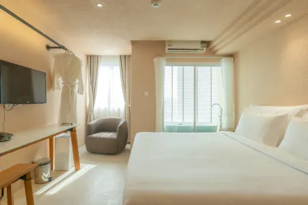 Mai Hotel Отели рядом с достопримечательностью «One Plus Condo CMU»