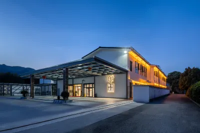 Jialong Hotel (Yulin Wonderland) Hotels in Hongdenglong Waipojia Scenic Area