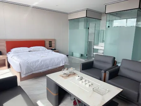 Platinum Joy Hotel Отели рядом с достопримечательностью «Kalamaili Nature Reserve»