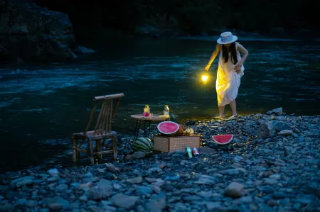 Under the Moon Inn (Jingxian Yueliangwan Scenic Area Store)