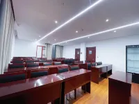 Mijng Qiyuan Minority Theme Hotel - parking