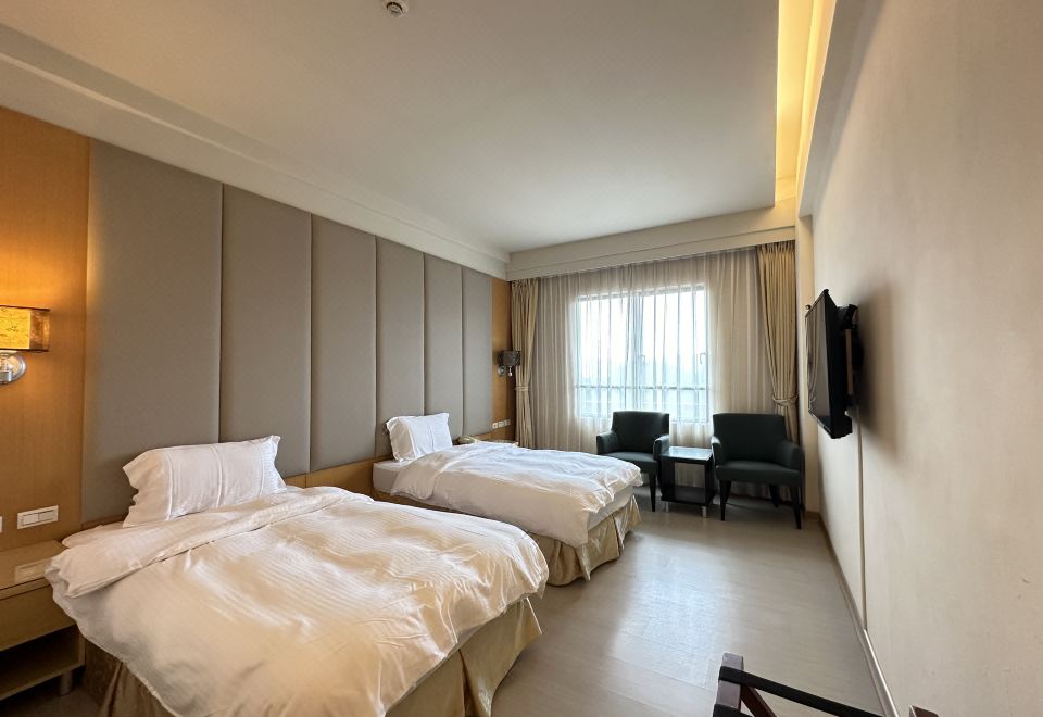 2. 지옌탄 유스 호..