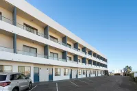 Mantra Bunbury Lighthouse Hotels near Bunbury Regional Entertainment Centre (BREC)