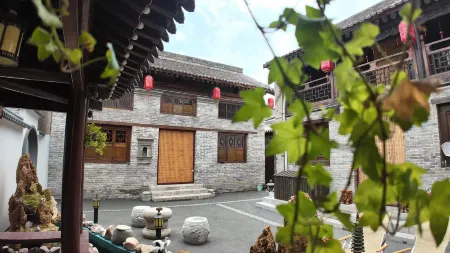 Yicheng Ancient City Loft Courtyard Homestay Отели в г. Ичен