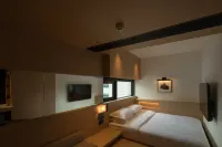 SFEEL Designer Hotel (IFS Guojin Center, Chunxi Road, Chengdu) - ที่มีที่จอดรถ