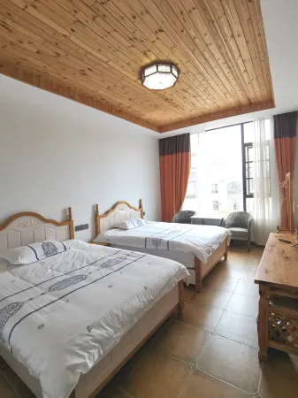Yiliang Mountain Residence · Banpo Li Homestay Отели рядом с достопримечательностью «Dixiadao Stone Forest»
