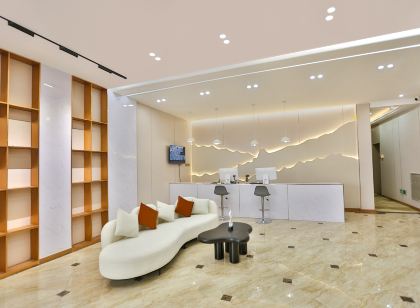 九峯假日酒店（九寨溝景區遊客中心店）