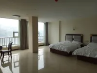 Yunyang Blue Sky Baiyun Business Hotel