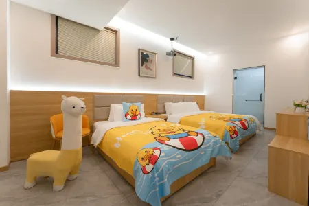 Yique Ge Homestay (The Tourist Center near the Northwest of Longmen Grottoes） Отели рядом с достопримечательностью «Xiangshan Temple»