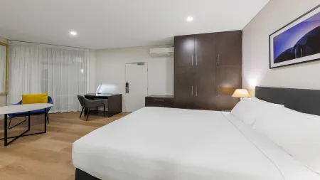 Oaks Melbourne on Collins Suites Отели рядом с достопримечательностью «Королевские ботанические сады»